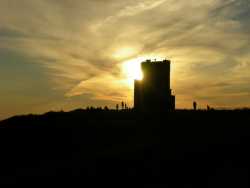 Sonne hinter dem O'Brians Tower